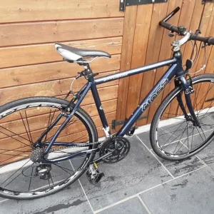 Cross Urban hybrid bike 700c wheels 20-inch frame 24 gears