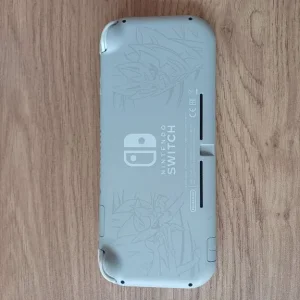 Switch Lite Sword and Shield Edition - Image 4