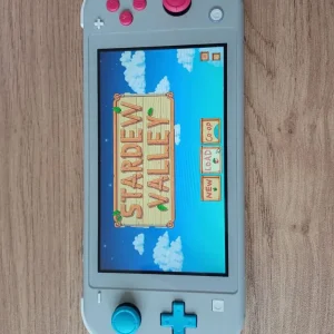 Switch Lite Sword and Shield Edition - Image 5