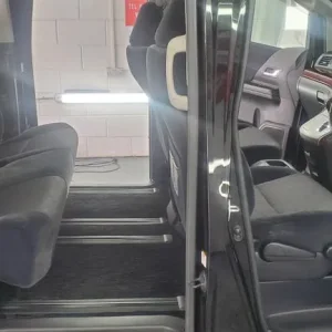Toyota Alphard 2.4 black automatic 8 seater sunroofs fresh japanese import 2010 - Image 7