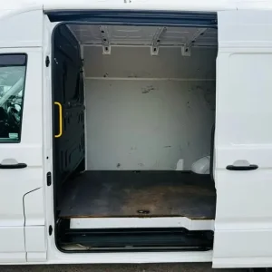 2021 Volkswagen Crafter 2.0 TDI CR35 Trendline Panel Van 5dr Diesel Manual RWD MWB Euro 6 (s/s) (... - Image 4