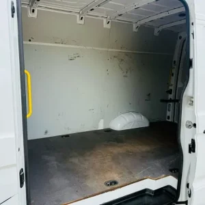 2021 Volkswagen Crafter 2.0 TDI CR35 Trendline Panel Van 5dr Diesel Manual RWD MWB Euro 6 (s/s) (... - Image 5