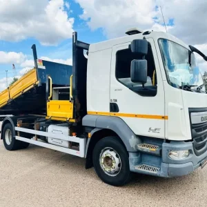2018 (68) DAF LF 230 15 TON SPLIT DROPSIDE TIPPER, CHUTES, SWINGLIFT - Image 2