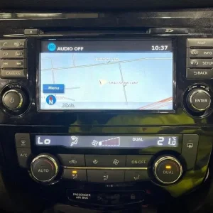2018 Nissan Qashqai 1.2 DiG-T N-Connecta 5-door with Panoramic Roof, Nav, 360 Camera, ULEZ Compliant - Image 3
