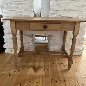 Pine Table - Image 3