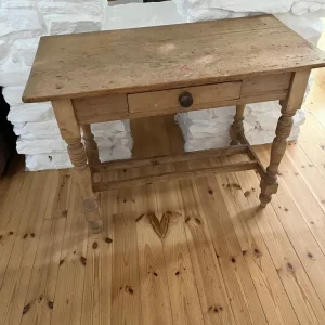 Pine Table - Image 4