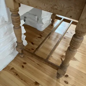 Pine Table - Image 6