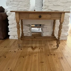 Pine Table