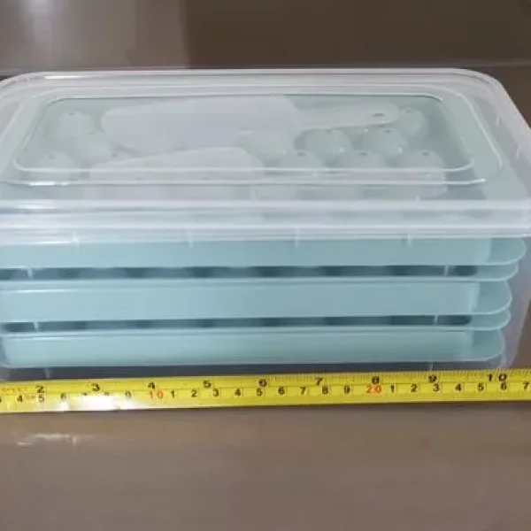 3x round ice cube trays with box and scoop, as NEW