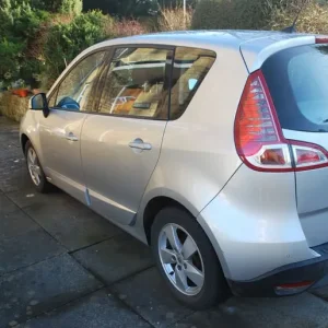 Renault Scenic 1.5 Diesel MPV 2010 Manual 5-door with detachable towbar - Image 6