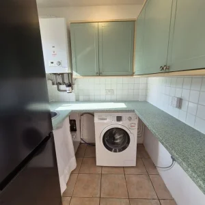 3 Bedroom House with Garage and Garden on Kenilworth Road - Image 7