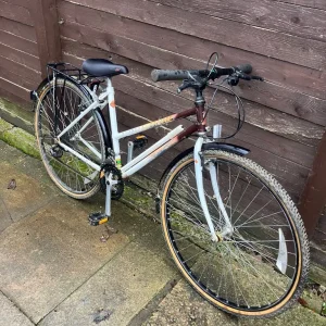 Bike with rack and mudguards in great condition - Image 3
