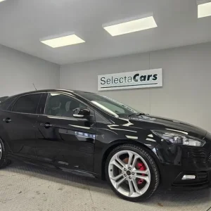 2016 Ford Focus 2.0T EcoBoost ST-3 Hatchback - Image 4