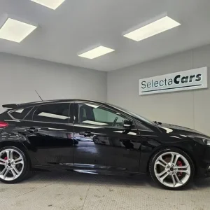 2016 Ford Focus 2.0T EcoBoost ST-3 Hatchback - Image 5