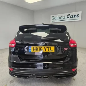 2016 Ford Focus 2.0T EcoBoost ST-3 Hatchback - Image 7