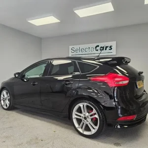 2016 Ford Focus 2.0T EcoBoost ST-3 Hatchback - Image 8