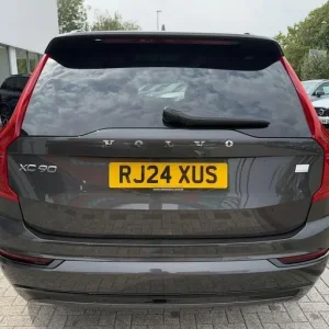 2024 Volvo XC90 2.0h T8 Plug-in Hybrid SUV - Image 8
