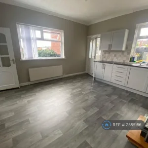 2 bedroom house in Leeds Road, Dewsbury, WF12 (2 bed) (#2585166) - Image 4