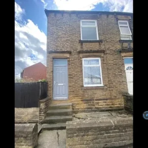 2 bedroom house in Leeds Road, Dewsbury, WF12 (2 bed) (#2585166)