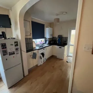 Double Room in 4-Bed Student House – 16 Hayden Close - Image 2