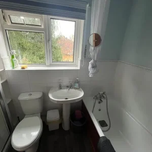Double Room in 4-Bed Student House – 16 Hayden Close - Image 4