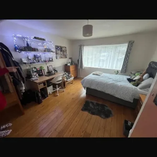 Double Room in 4-Bed Student House – 16 Hayden Close