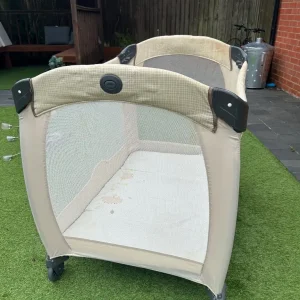 Graco travel cot with mesh sides and sturdy build - Image 4