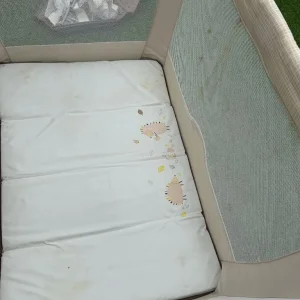 Graco travel cot with mesh sides and sturdy build - Image 5