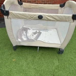 Graco travel cot with mesh sides and sturdy build - Image 7