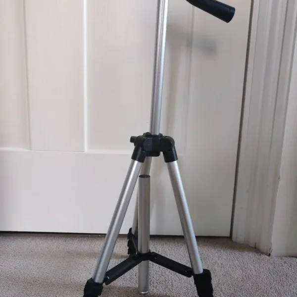 Tripod with spirit level