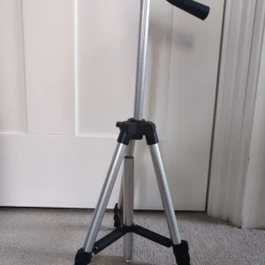 Tripod with spirit level