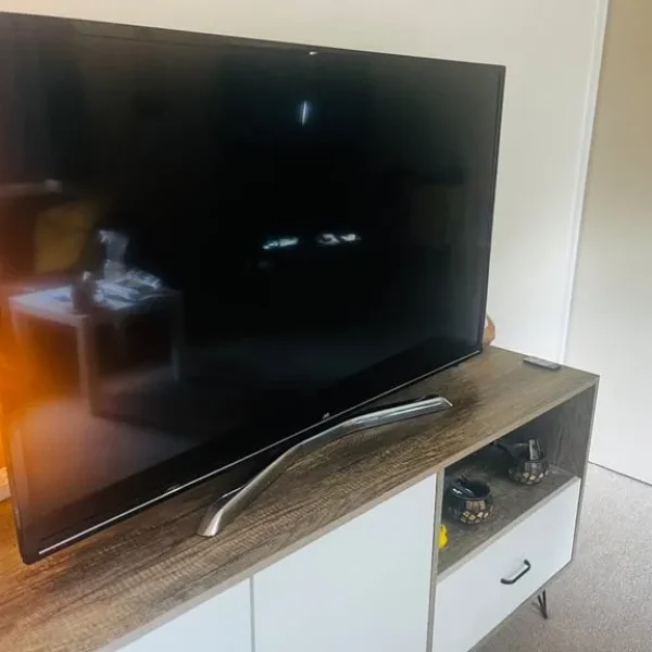 JVC 48” LED SMART TV