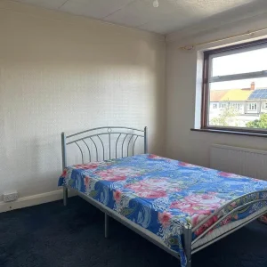 3 bedroom terraced house on Winifred Road - Image 5