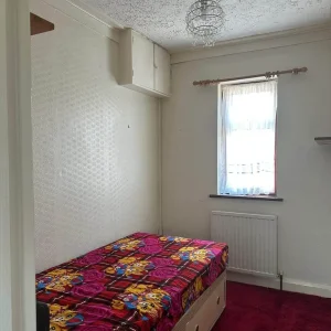 3 bedroom terraced house on Winifred Road - Image 6