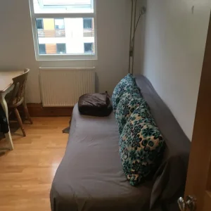 Converted 2 Bed Loft Flat with Bath, Shower, Open Plan Kitchen and Dining - Image 3