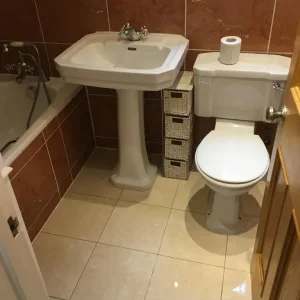 Converted 2 Bed Loft Flat with Bath, Shower, Open Plan Kitchen and Dining - Image 6