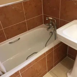 Converted 2 Bed Loft Flat with Bath, Shower, Open Plan Kitchen and Dining - Image 7