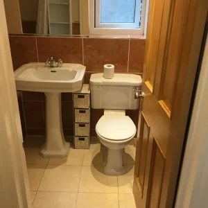 Converted 2 Bed Loft Flat with Bath, Shower, Open Plan Kitchen and Dining - Image 8