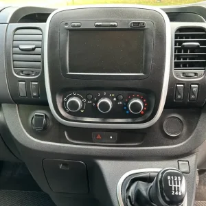 2021 Renault Trafic LL30 Energy dCi 120 Sport Nav 9 Seater MPV Diesel Manual - Image 4