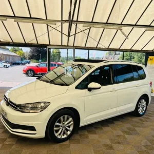 2019 Volkswagen Touran 1.0 TSI SE 5-door MPV - Image 3