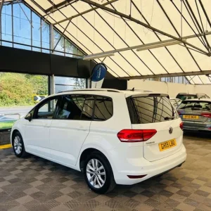 2019 Volkswagen Touran 1.0 TSI SE 5-door MPV - Image 4
