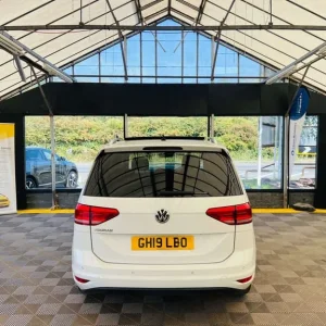 2019 Volkswagen Touran 1.0 TSI SE 5-door MPV - Image 5