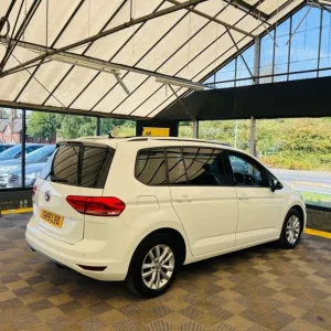 2019 Volkswagen Touran 1.0 TSI SE 5-door MPV - Image 6