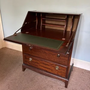 Minstrel Stag Mahogany Bureau with 5 Drawers and Key - Image 5
