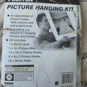 Picture hanging kit - Image 2