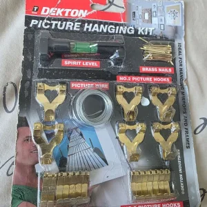 Picture hanging kit