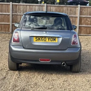 2010 MINI Cooper 1.6 Hatchback Manual with White Alloy Wheels and Interior Trim - Image 4