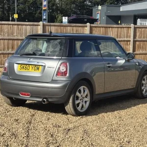 2010 MINI Cooper 1.6 Hatchback Manual with White Alloy Wheels and Interior Trim - Image 5