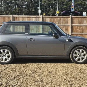 2010 MINI Cooper 1.6 Hatchback Manual with White Alloy Wheels and Interior Trim - Image 6