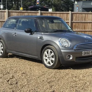 2010 MINI Cooper 1.6 Hatchback Manual with White Alloy Wheels and Interior Trim - Image 7